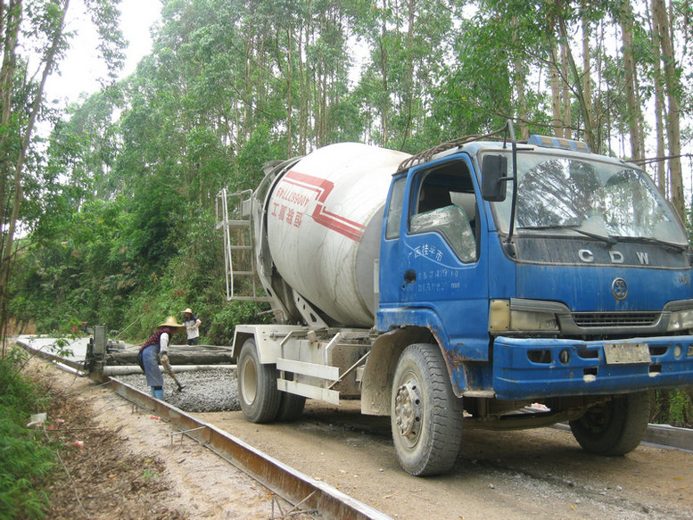 農(nóng)村建筑市場(chǎng)攪拌站配什么樣的水泥攪拌車(chē)合適